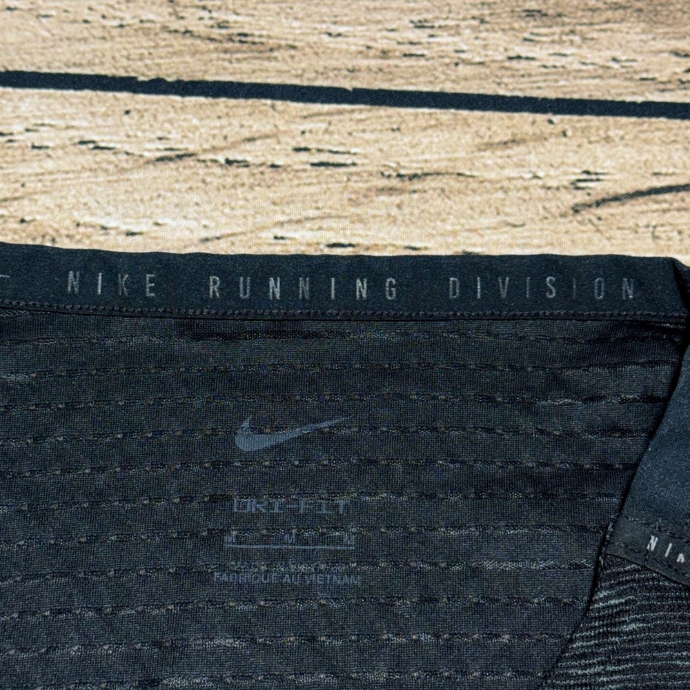 Nike Run Division Rise 365 Running Athletic Shirt Mens Medium Black DM4769-010 - Picture 4 of 7